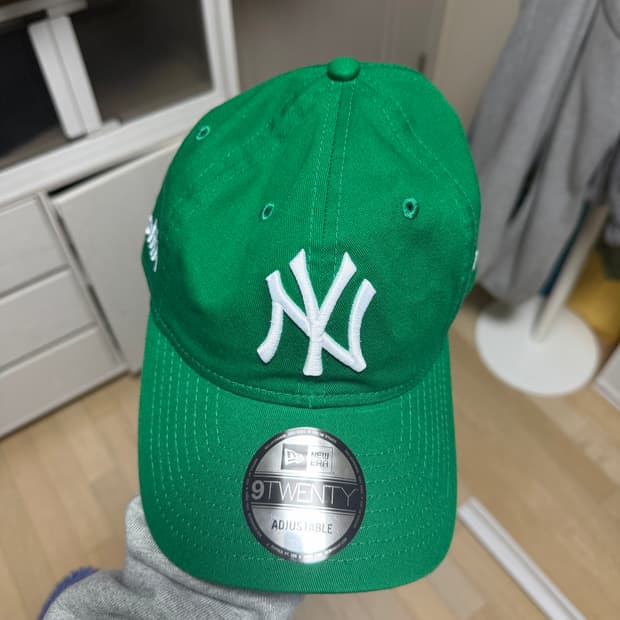 뉴에라 x 모마 뉴욕 양키즈 캡 켈리 그린