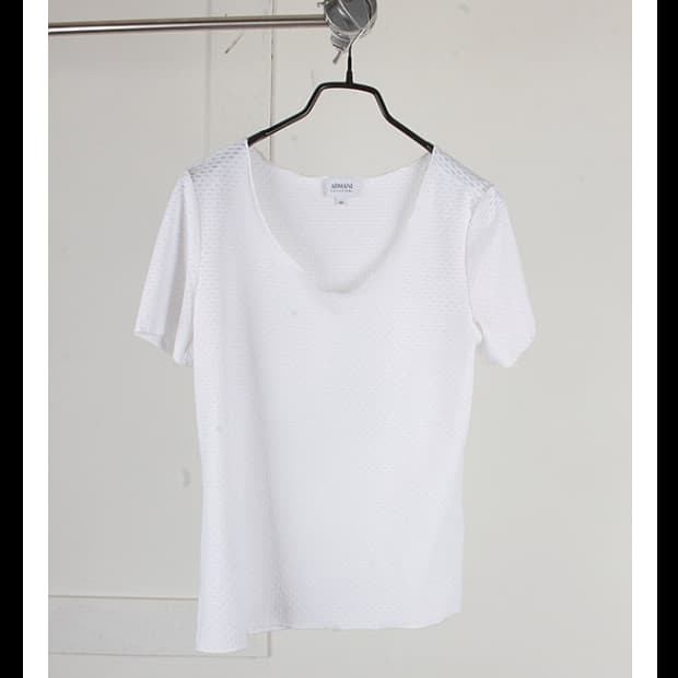 아르마니 꼴레지오니 텍스처 리플 미세 패턴 브이넥 반팔