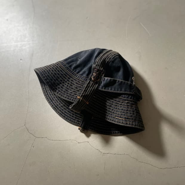 캐피탈 Bucket Hat