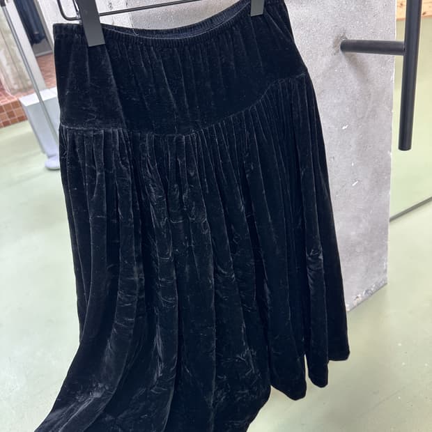 black velour volume skirt