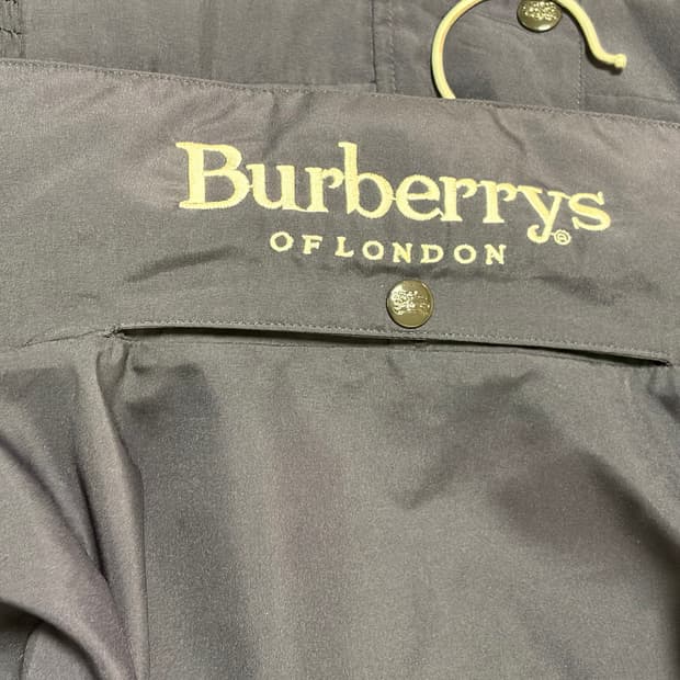 버버리 바람막이