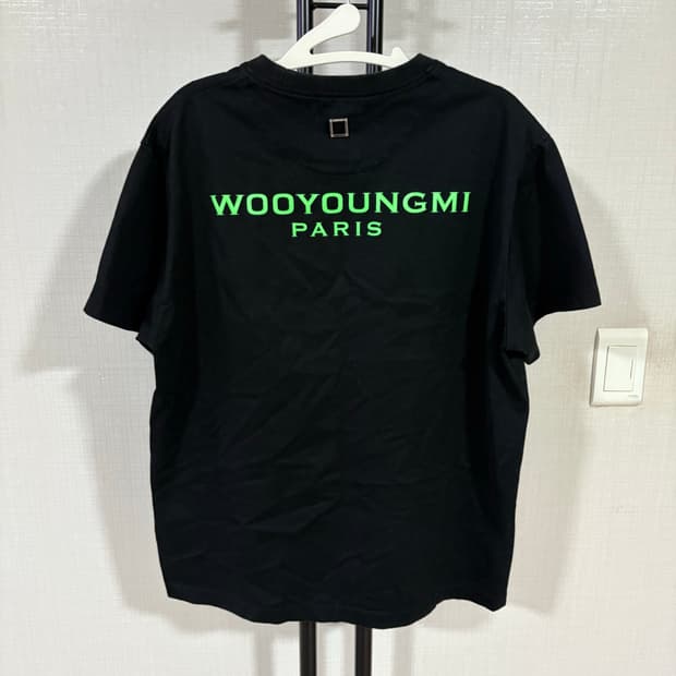 우영미 백로고 반팔 블랙