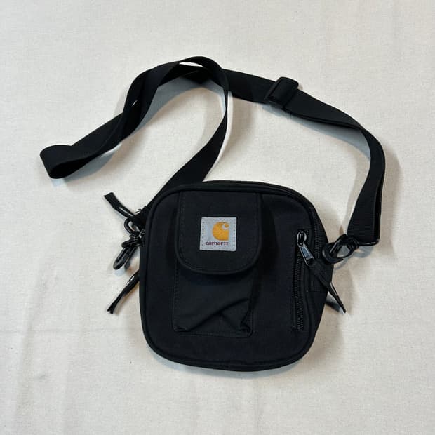 칼하트 WIP 미니 크로스백 가방 블랙