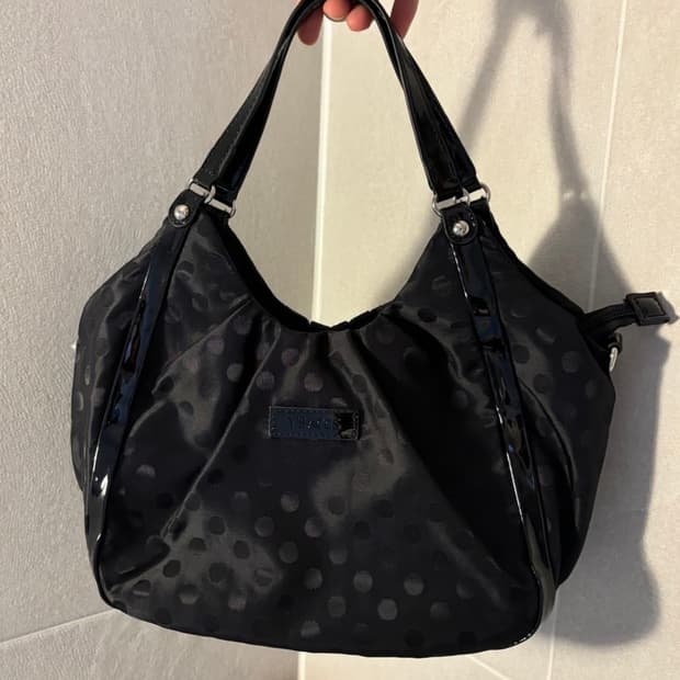 Y’saccs 블랙 도트백