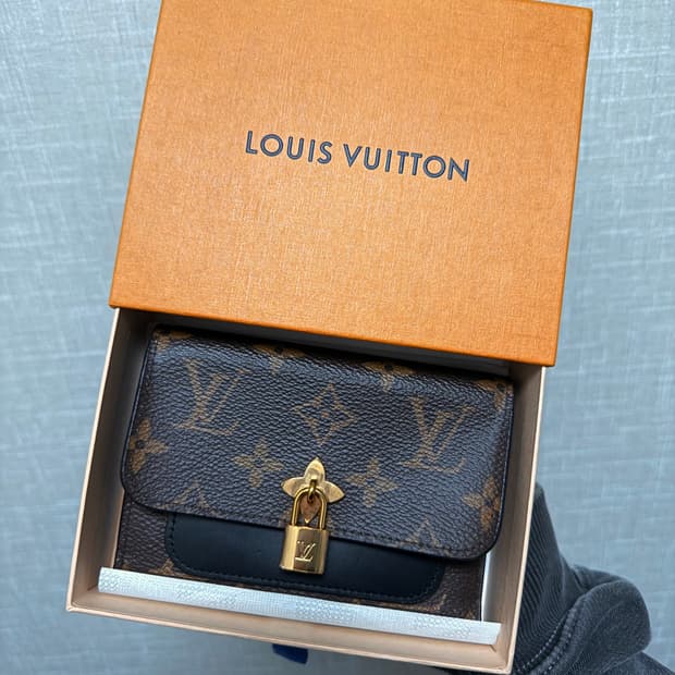 루이비통 플라워 컴팩트 월릿