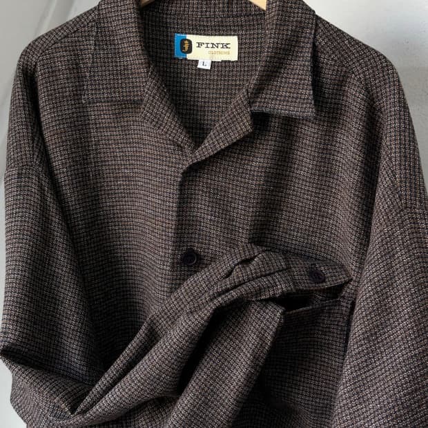 　 Open collar woven wide shirt