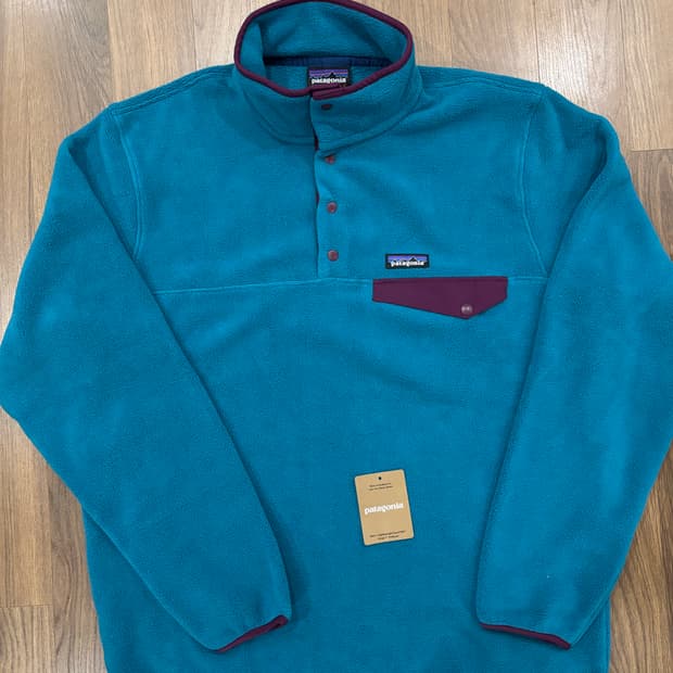 파타고니아 신칠라 라이트웨이트 비레이블루 L사이즈 판매합니다.
