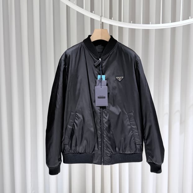 58 / 프라다 리나일론  봄버 블랙 자켓  / 미사용