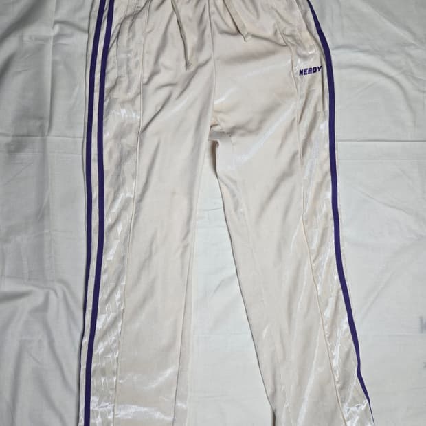 널디(Nerdy)  DNA 블록 벨벳 트랙 팬츠 크림 색상