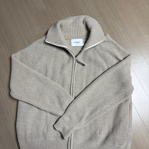 아웃스탠딩 집업니트