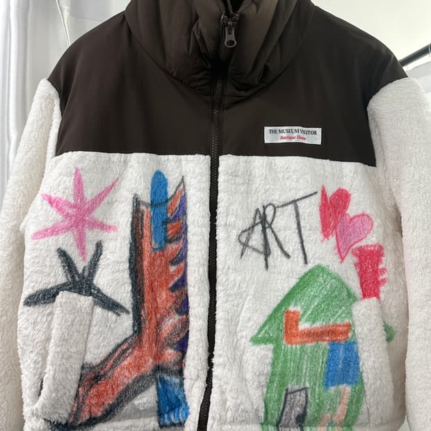 더뮤지엄비지터 크래용아트 프린팅 크롭패딩 S