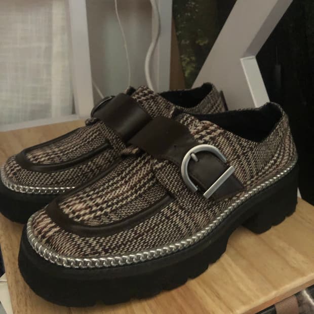 Charles&Keith 체크 벨티드 통굽 로퍼