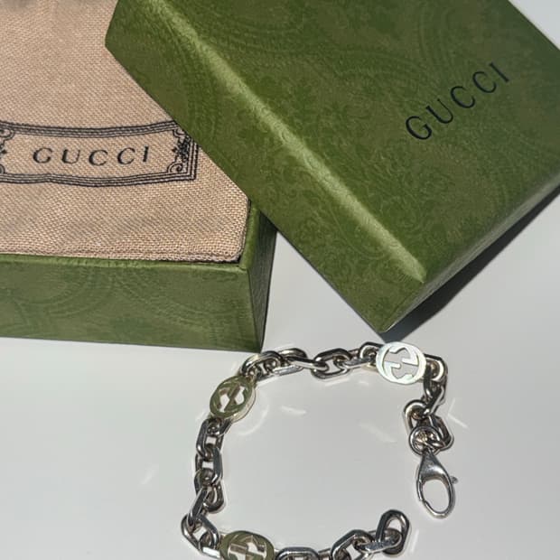 구찌 인터로킹 G 체인 팔찌 실버