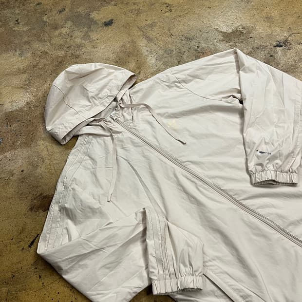 아디다스 크림 베이지 바람막이 