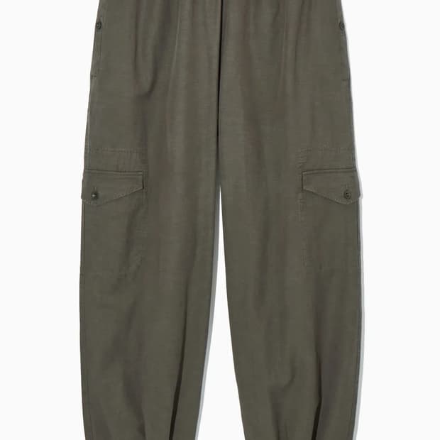 구매)코스 라이트웨이트 드로우스트링 카고 트라우저삽니다