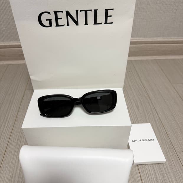 젠틀몬스터 린 01 블랙 선글라스
