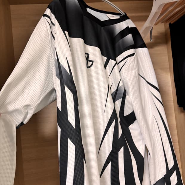 안입는 옷들 처리합니다 (노매뉴얼, 아조바이아조, 아디다스 등)