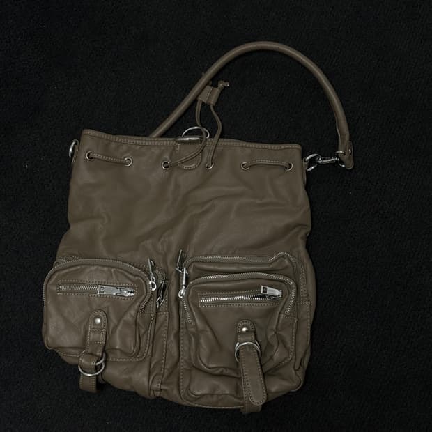 빈티지 브라운 레더 백 아야즈 큐빈