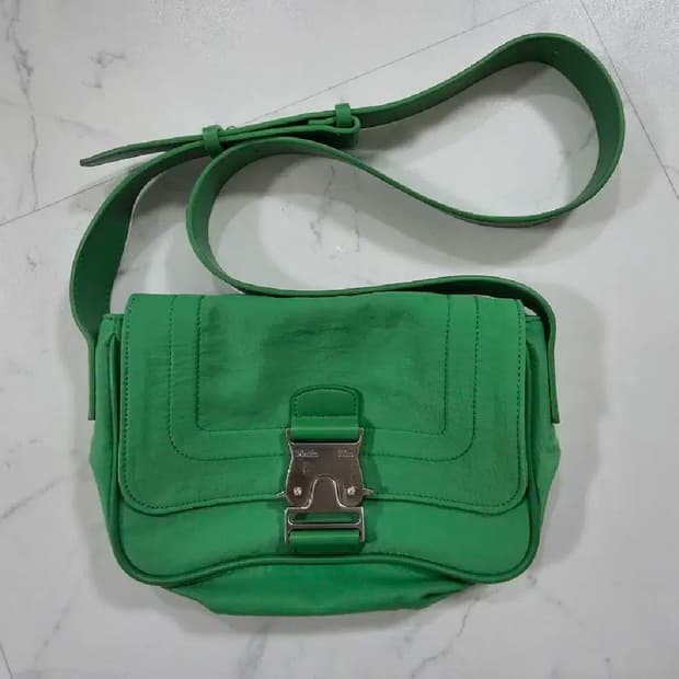 마뗑킴 크리스프 미니 버클백 그린