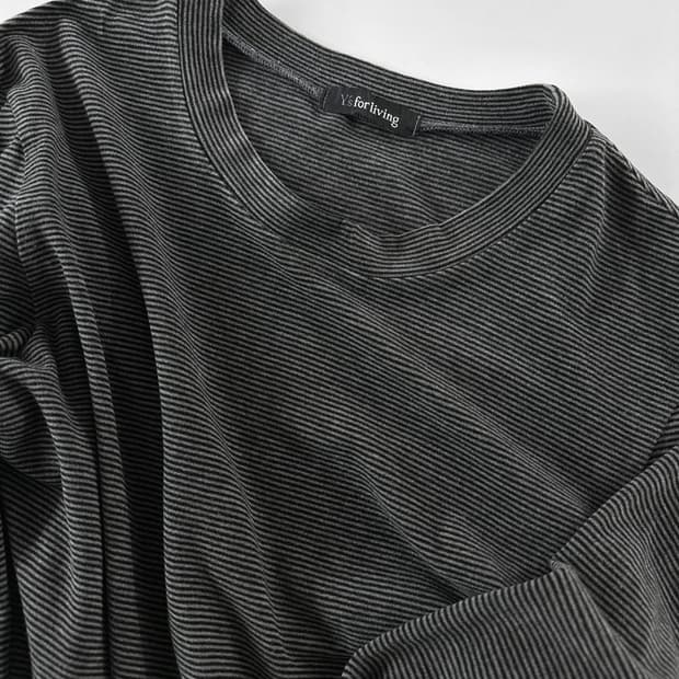 요지 포 리빙 파인 스트라이프 패턴 롱 슬리브 티셔츠