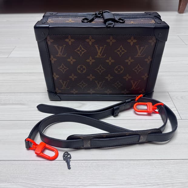 루이비통 버질아블로 소프트 트렁크백