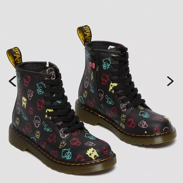 닥터마틴 x 산리오 콜라보 부츠 주니어205