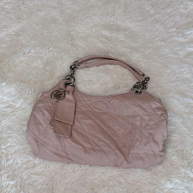 오네갸루템) 니나리치 양가죽 리본 숄더백 100% 정품