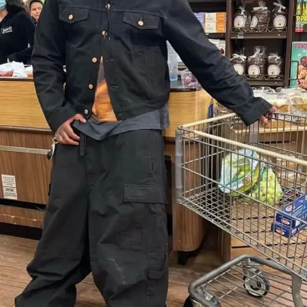 발렌시아가 드로스트링 카고 팬츠 50사이즈 팝니다