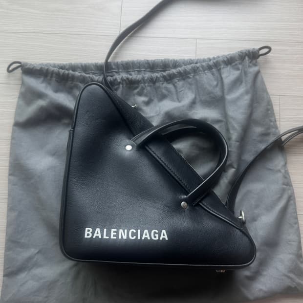 발렌시아가 트라이앵글 백