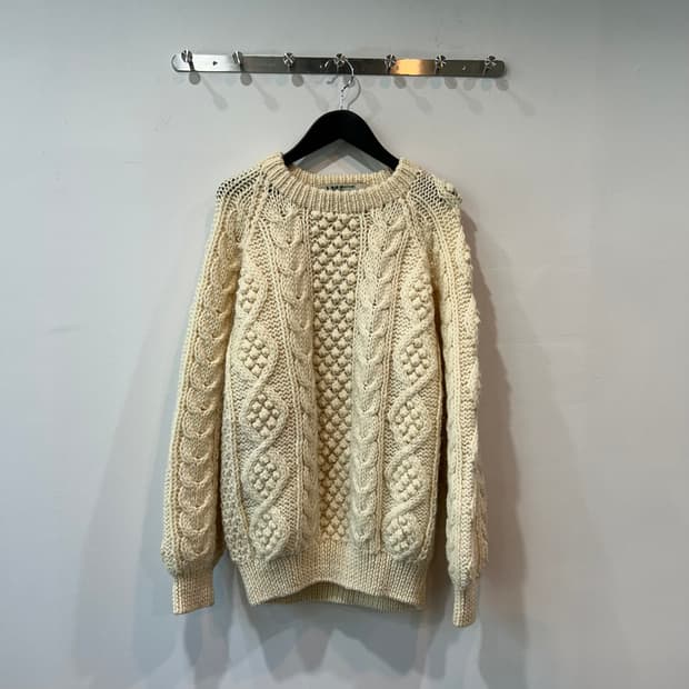 아이보리 케이블 울 니트
