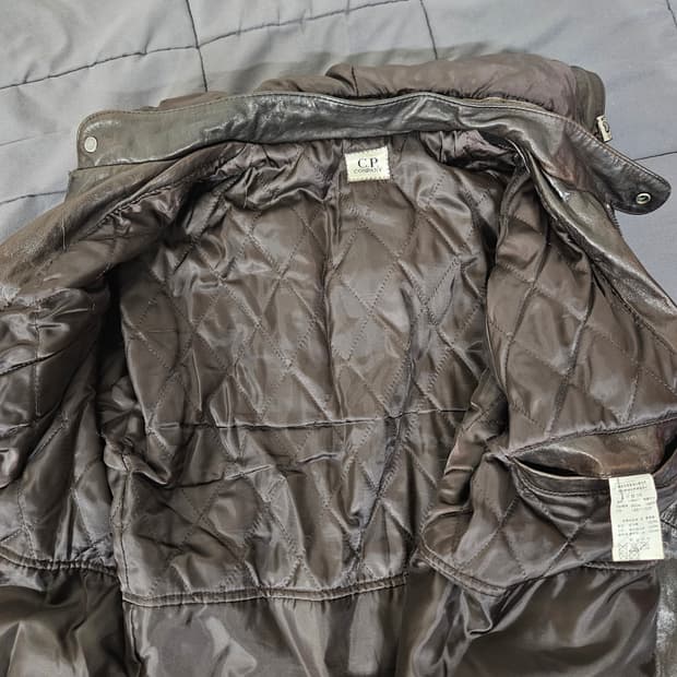 CP 컴퍼니 고글후드 가죽 퀄팅자켓