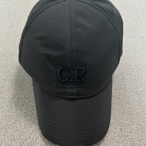 CP컴퍼니 고글 볼캡