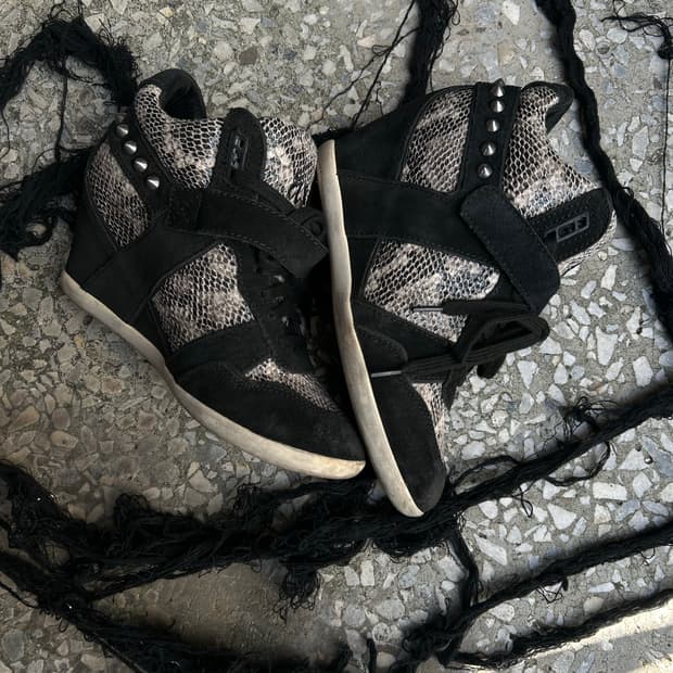 2000s ash 파이톤 스터드 하이탑 스니커즈