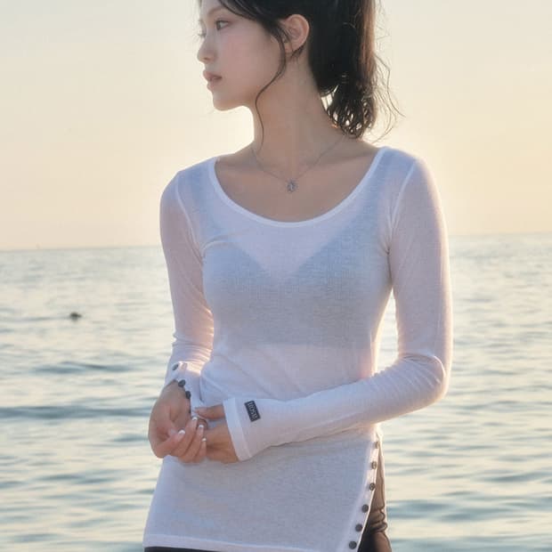 애즈온 DIAGONAL BUTTON T / WHITE