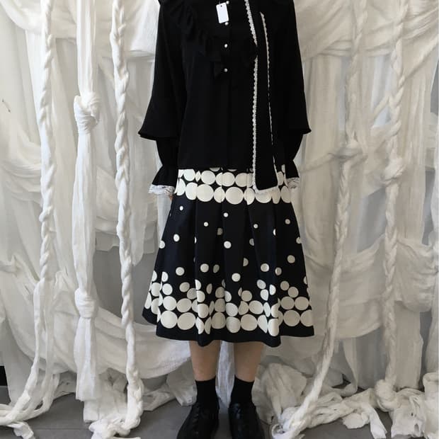 Lace trimming tied frill blouse