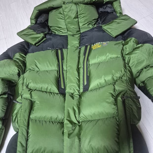 마운틴하드웨어 필파워800구스다운 카키그린 M 사이즈 세상품
