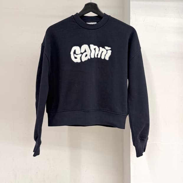 가니 네이비 화이트 부클 로고 스웻셔츠