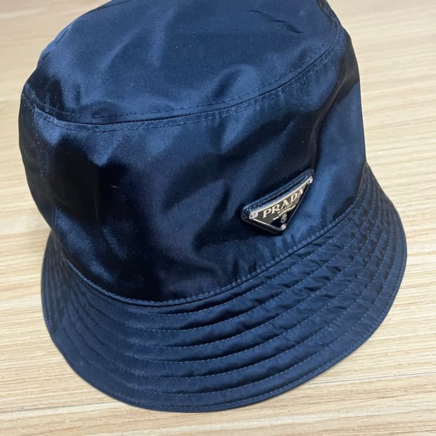 프라다 리나일론 버킷햇 L