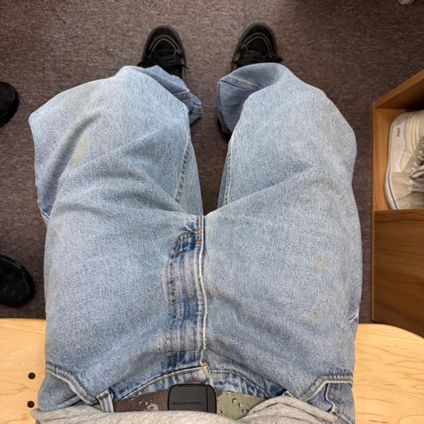 90s Levi’s 560 (36X32)