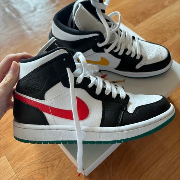 나이키 에어 조던1 미드 240
