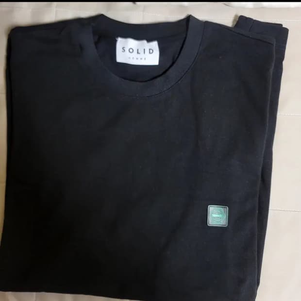 솔리드옴므 백로고 자수 블랙 반팔 티셔츠 50사이즈