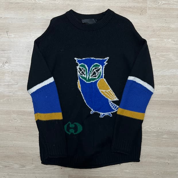 럭키슈에뜨 여성 슈에뜨 빅로고 라운드넥 니트 [블랙] FREE