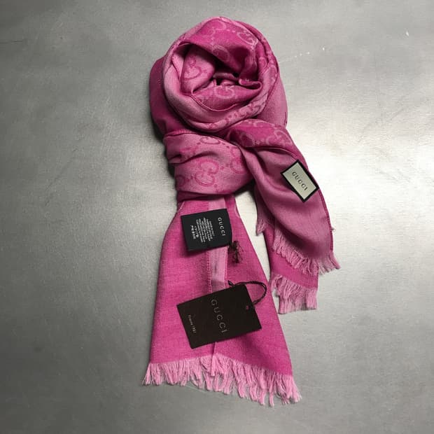 구찌 핑크 스카프 새상품
