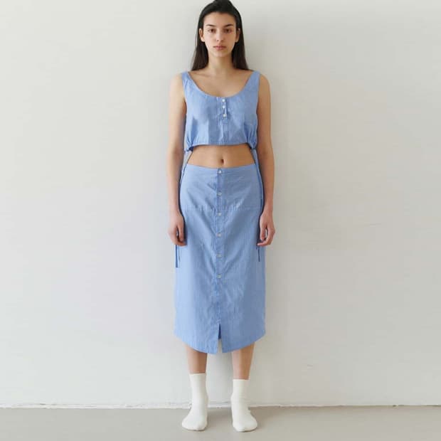 네세서리(NCSSRY) 버튼 스트라이프 스커트 55-66