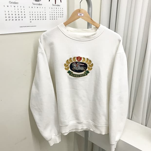 버버리 월계수 빅로고 맨투맨