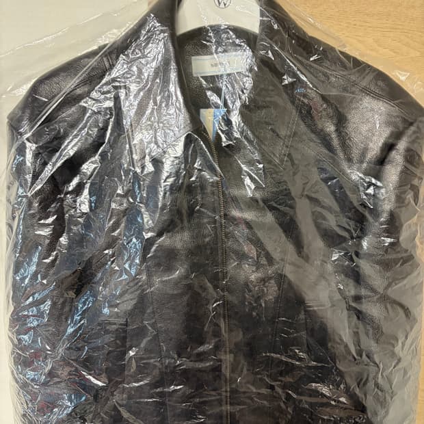 [새상품] 웨이비니스 프레임 크롭 레더 자켓 블랙 (2)