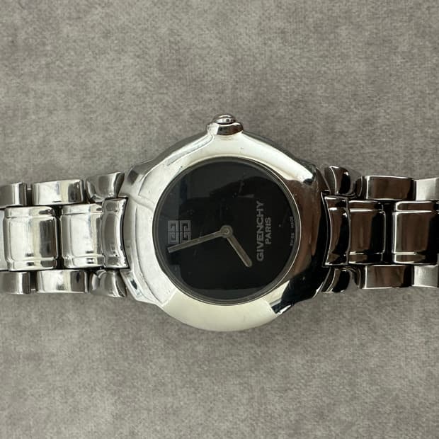 Givenchy 지방시 시계