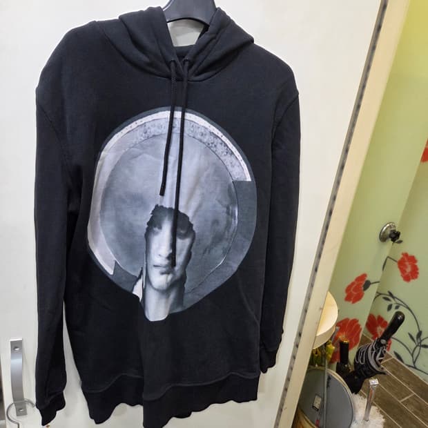 지방시 마돈나 후드티