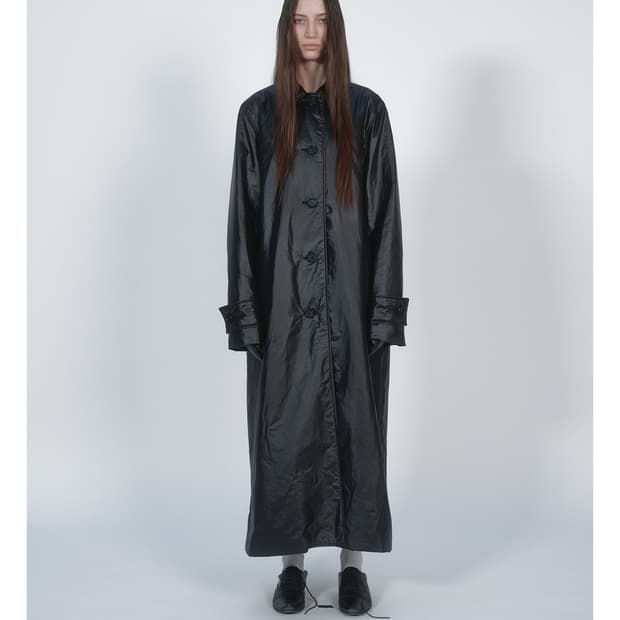 낫띵에브리띵 padded long coat in black