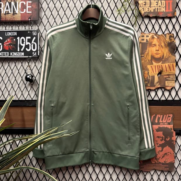 아디다스 오리지널 투웨이 트랙자켓 전면 로고 포인트 카키그린